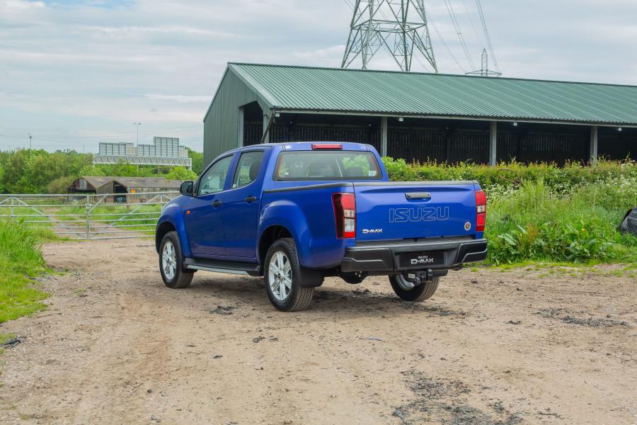  Isuzu D-Max Workman+ Double Cab 2019 года  (UK) (фото 7 из 11)
